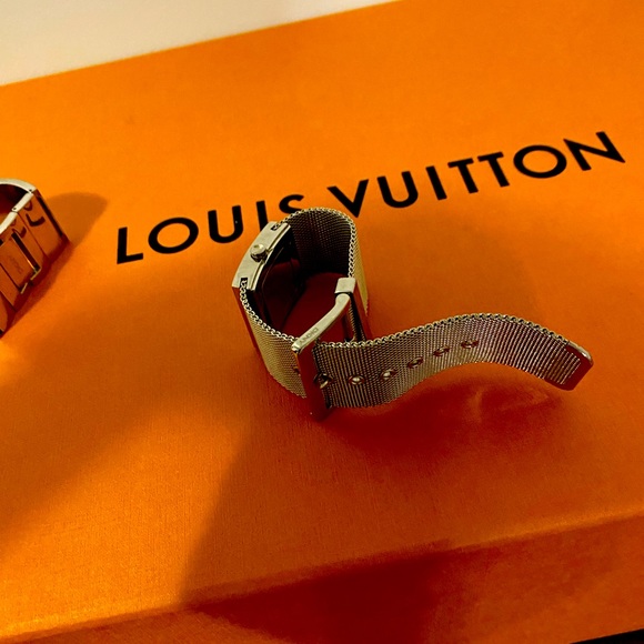 DkNAY watch . Like new . Beautiful on . - Picture 3 of 3